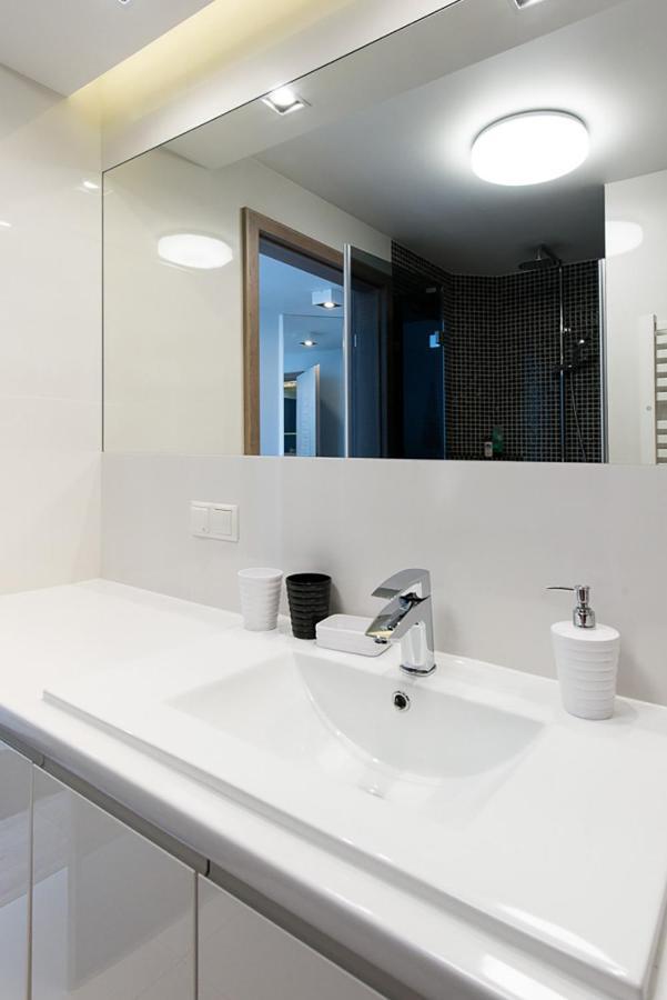 Cozy And Large 62 M2 Apartment With Air Conditioning, Old Town كراكوفيا المظهر الخارجي الصورة