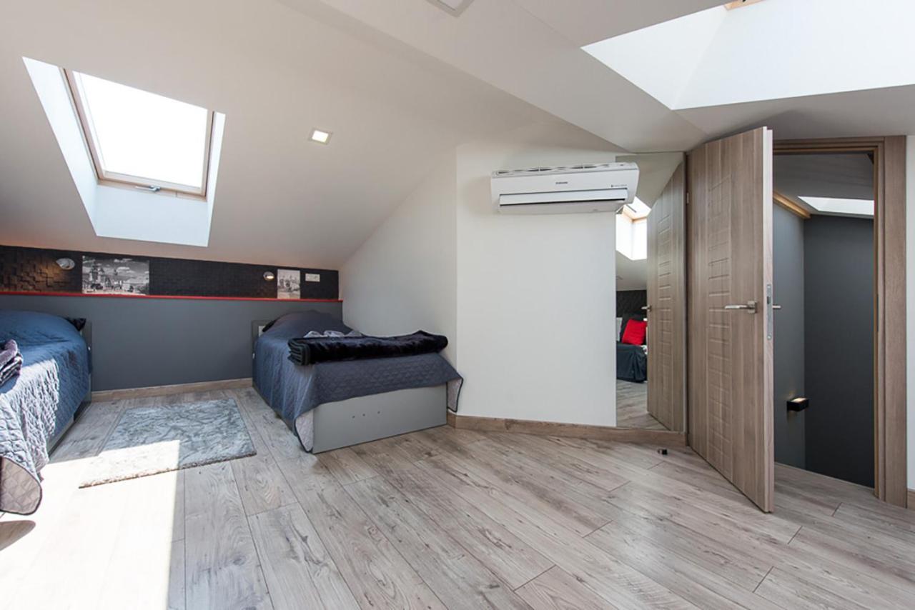 Cozy And Large 62 M2 Apartment With Air Conditioning, Old Town كراكوفيا المظهر الخارجي الصورة